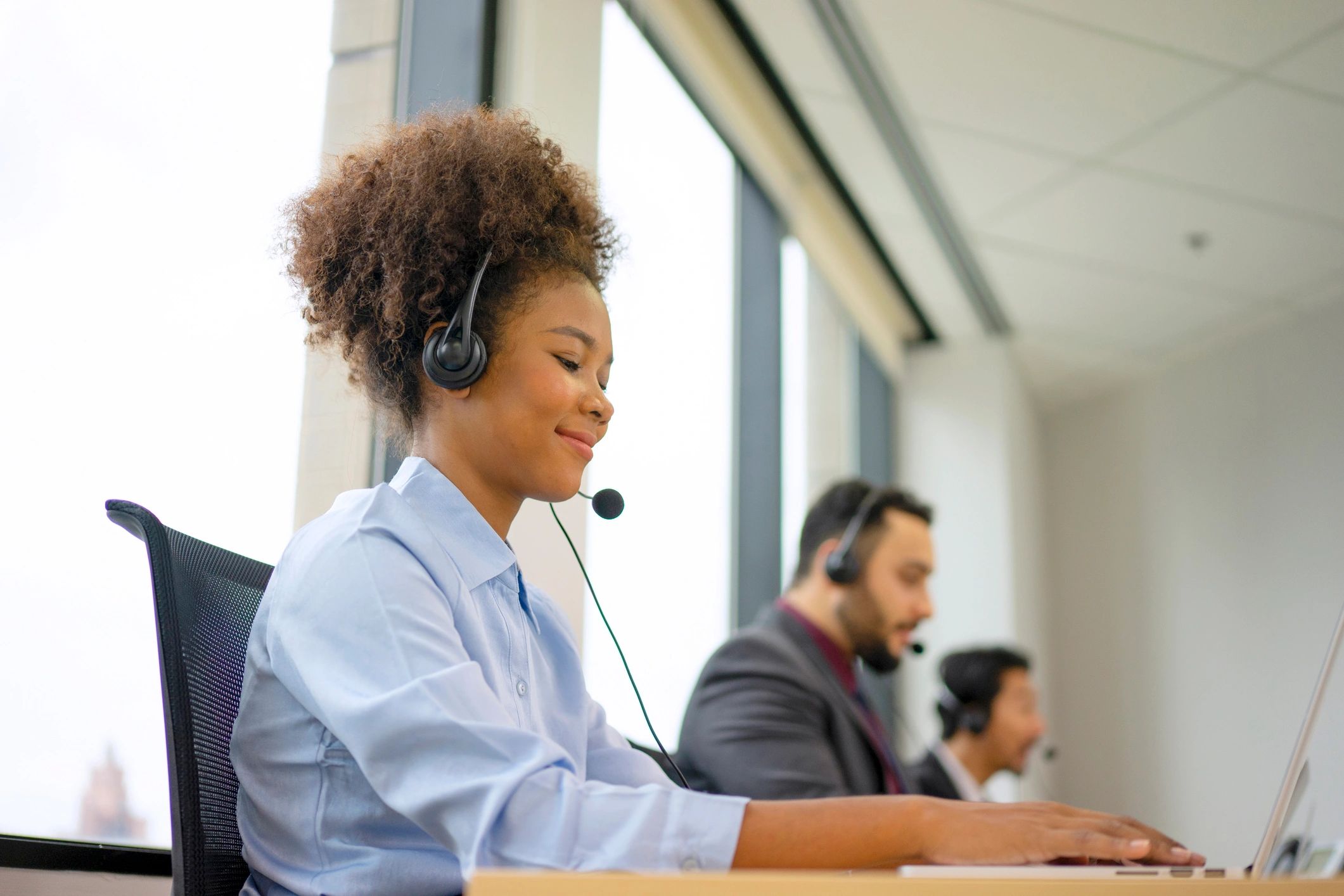 Professional support representative in a modern office